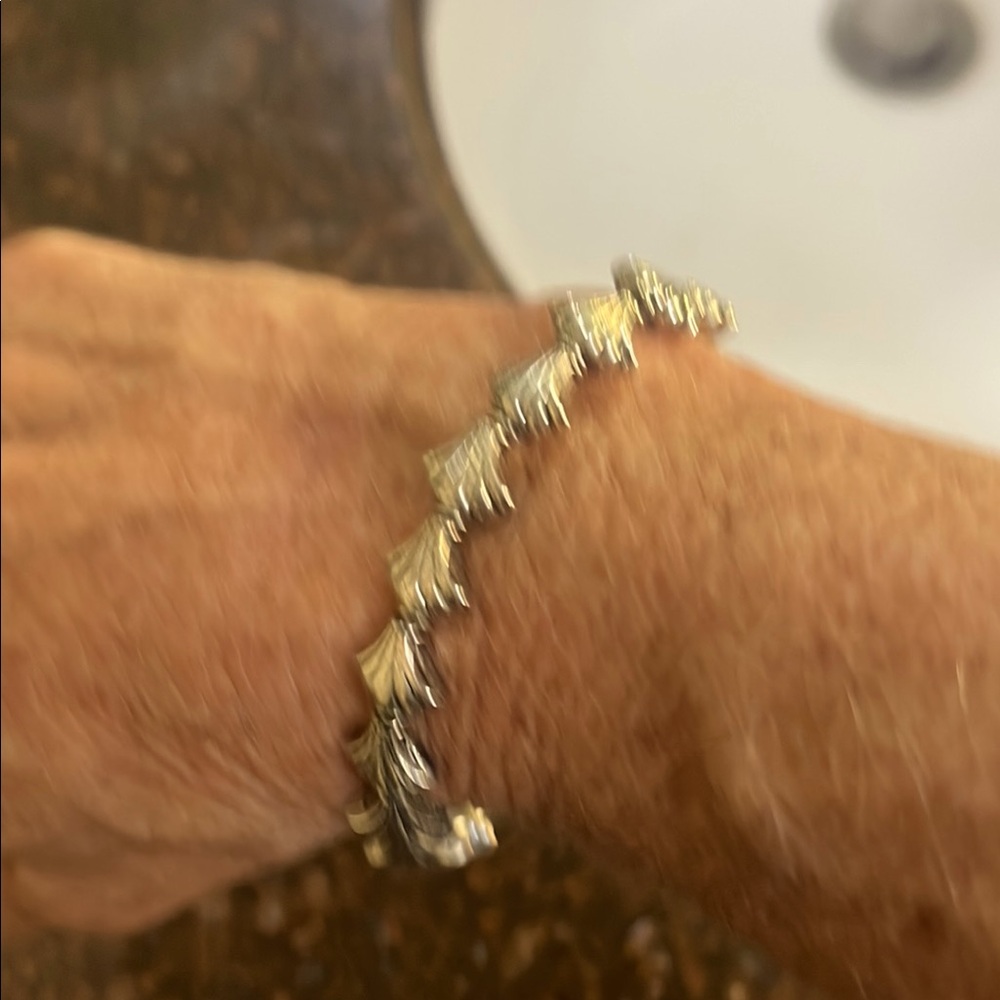 Solid Bracelet Of Shells Super Cute - image 1